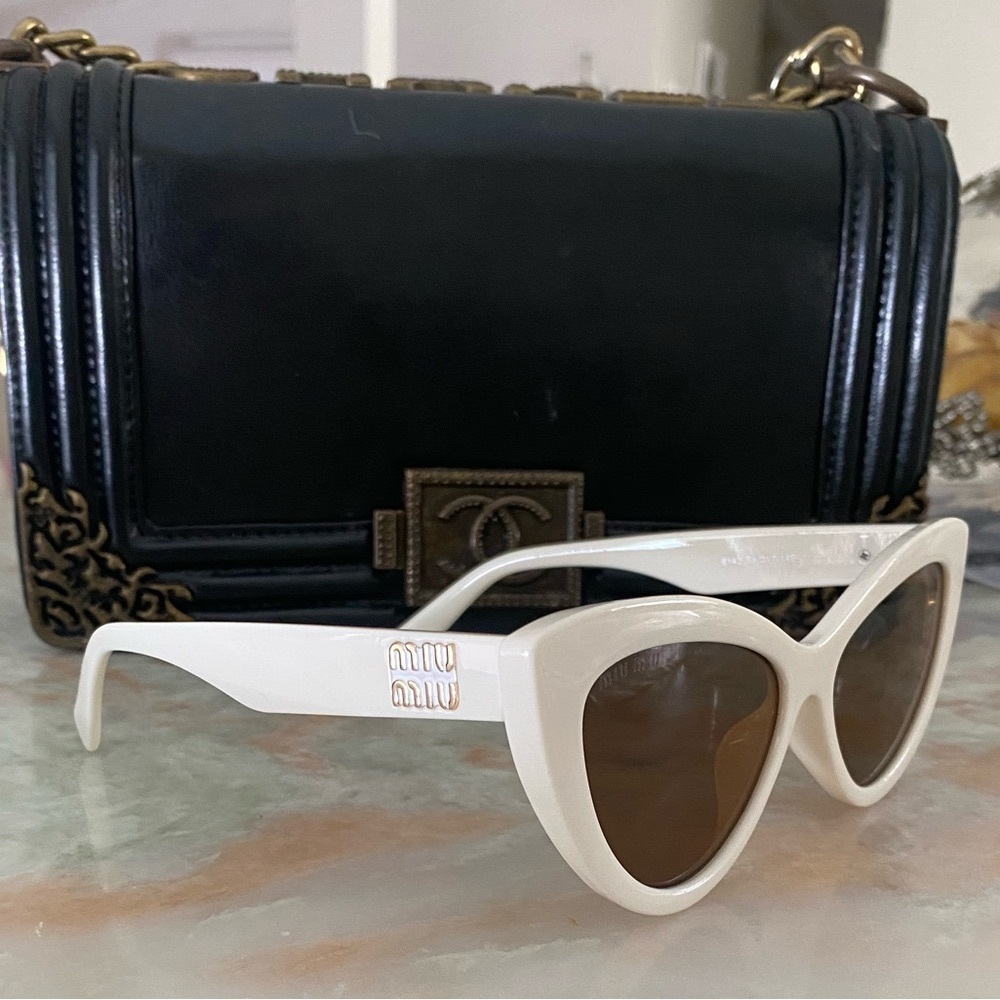 Chic Ivory Sunglasses